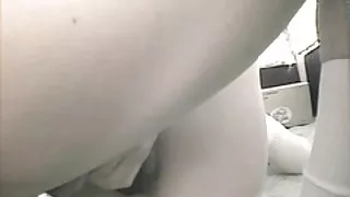 مکیده و سپس بازگشت به جاسوس پورنو آنلاین, لیس جوجه گرفت