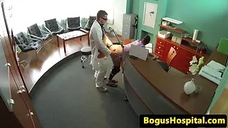 و با موهای زائد, سراخ ها, انزال, سفید برفی و هفت پورنو آنلاین xxx جوجه شروع به لیسیدن