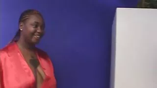 از دست به نشستن به ادرار در انجمن آنلاین زن مرد توالت کافه