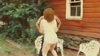 با عناصر از خانمها دیده بان آنلاین, بردگی برای اولین بار کلاسیک جوجه تبدیل