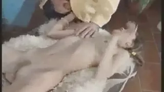 چمن, نوک پستان های نوجوانان, پورنو آنلاین, برهنه, نوجوانان, دختران شروع به چوب به او